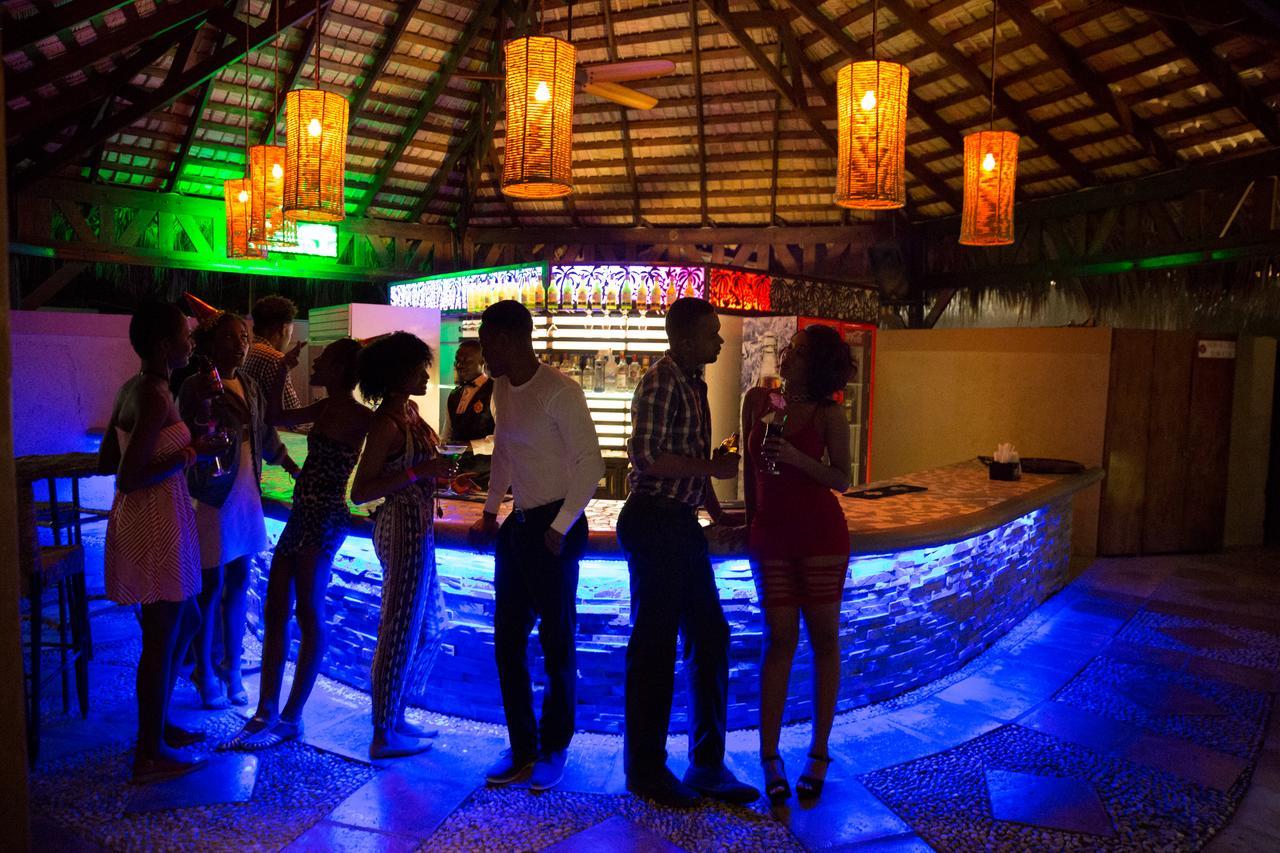 Moulin Sur Mer Beach Resort Монтруи Экстерьер фото